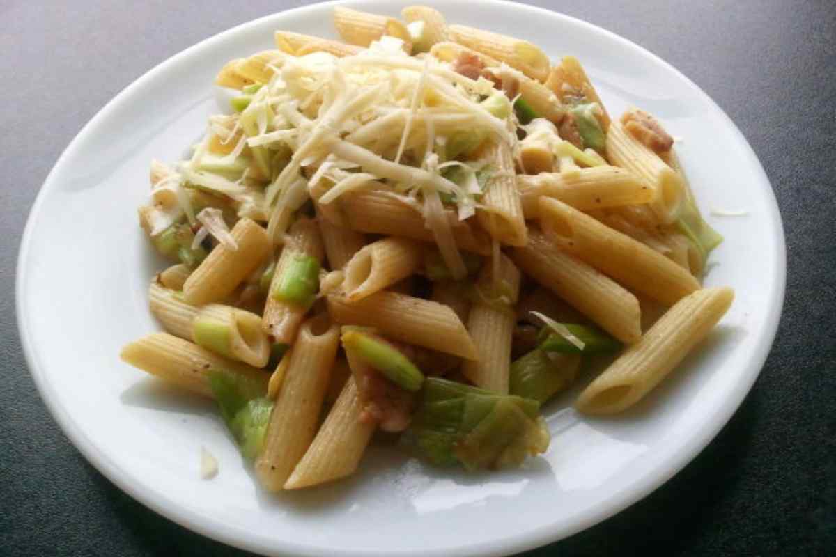 Image of finished leek and cheese pasta dish on a plate, this is part of a blog about making a leek and cheese pasta recipe with kids